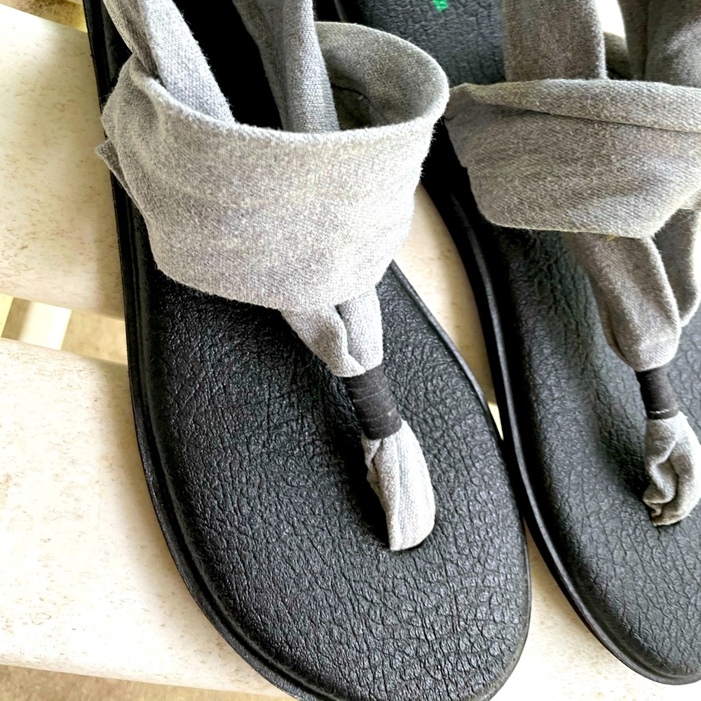 Sanuk yoga mat sandals